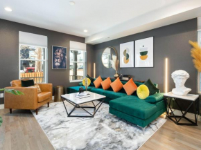 Stunning 3BD 3.5 BA - 10 Min to Downtown! Garage!